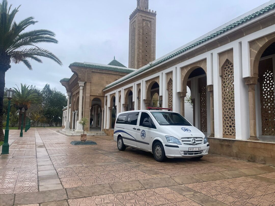 ambulance devant mosquée